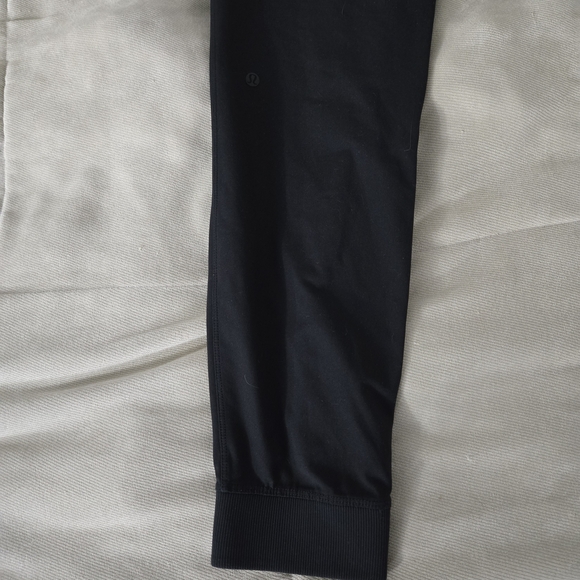 lululemon athletica Men's Black Joggers - Picture 9 of 10